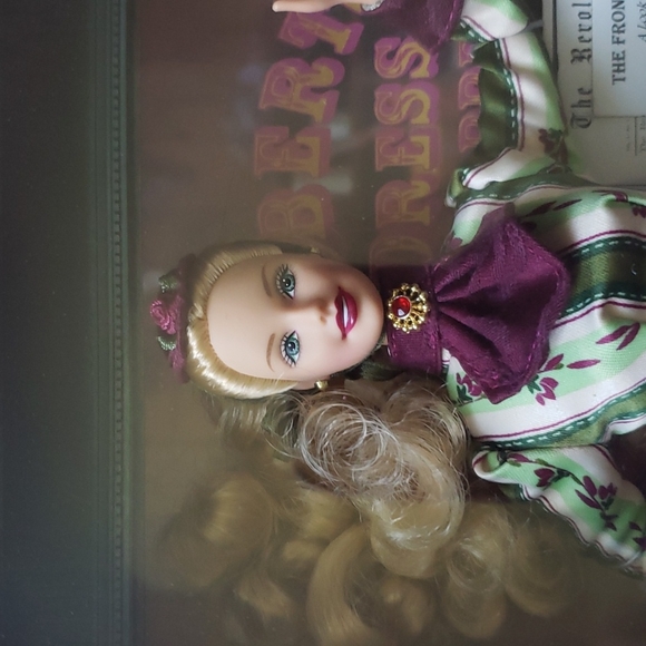 Barbie The Front Window - Picture 3 of 8